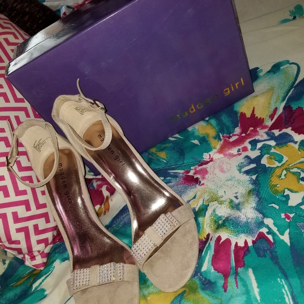 Madden Girl Kitten Heels with Buckle & Bow Dets